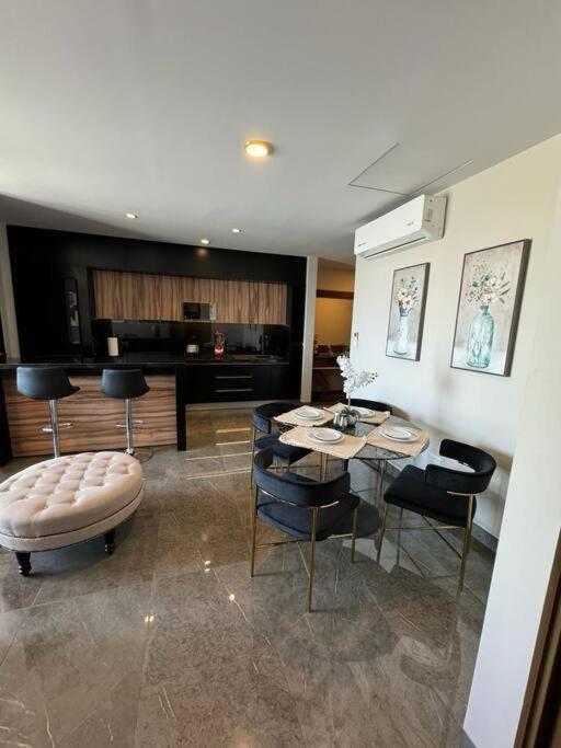 Lujoso Departamento En Monterrey